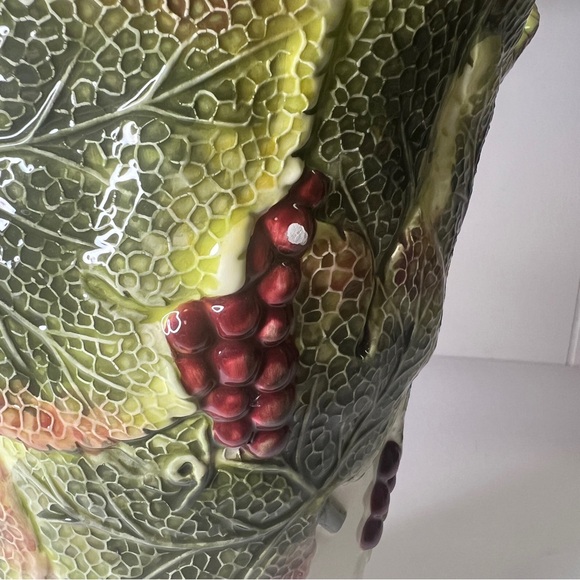 VTG 10" LEAVES & BERRIES Ceramic Better Homes & Gardens LARGE VASE Scalloped Top - Picture 3 of 13